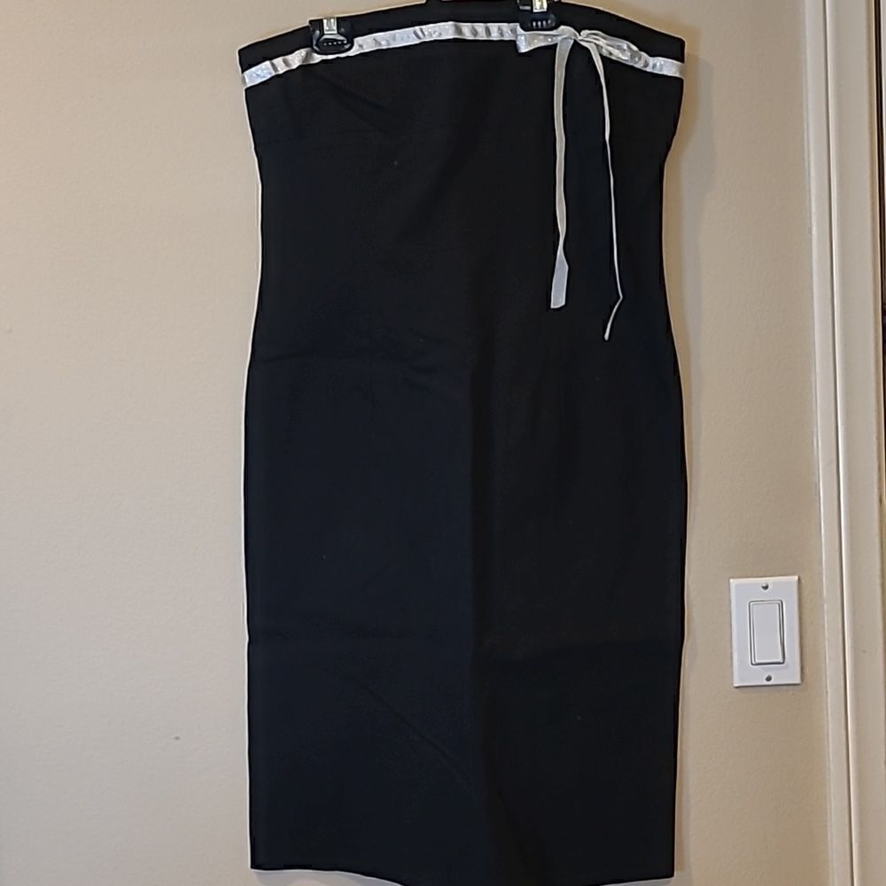 ♡♡♡ Strapless Black dress w Silver Ribbon
